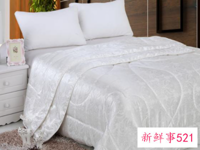 冬天适合盖蚕丝被子吗