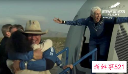 贝索斯太空飞行近11分钟后成功着陆