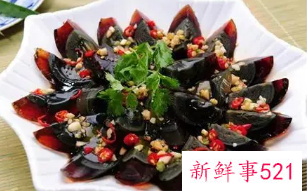 皮蛋不能和什么一起吃