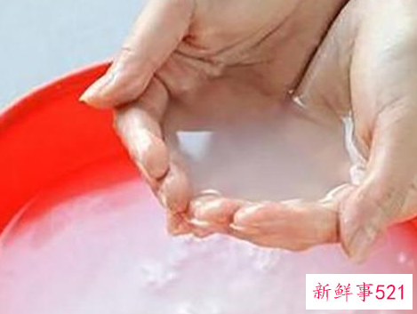 白醋洗脸多久能变白