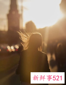 分手后偷偷关注却不联系你