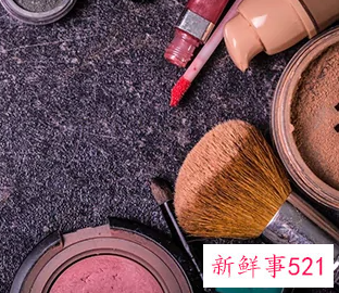 服务员化妆上班正常吗