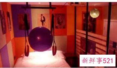 情侣套房的瑜伽球怎么用
