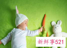 新生儿15天睡觉多不哭正常吗