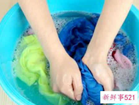 衣服上有污渍怎么清洗最有效