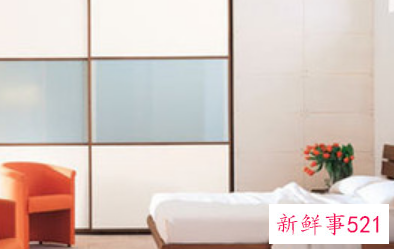 床头放花风水好不好