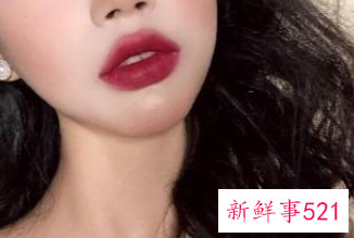 肤色暗的人涂什么口红