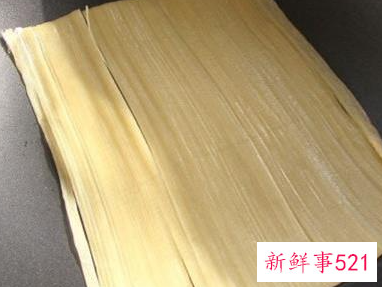 东北烤冷面是什么材料做的