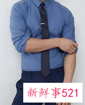 深蓝色衬衫配什么领带