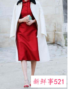 紫红色长裙配什么颜色长外套