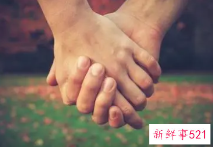 梦见和情人拉手一起走