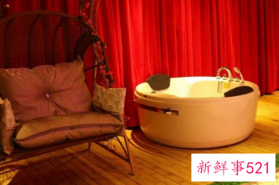 情侣套房的瑜伽球怎么用