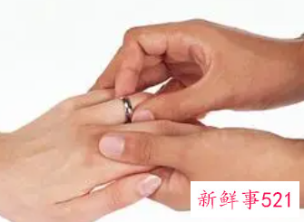 梦见拉着情人的手