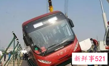 梦见坐汽车坐公共汽车