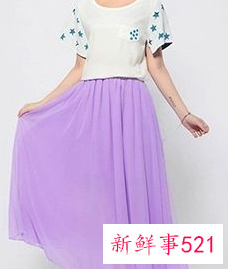 紫红色长裙配什么颜色长外套