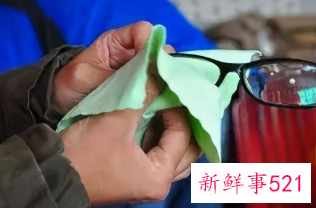近视眼镜怎样清洗才能保护镜片