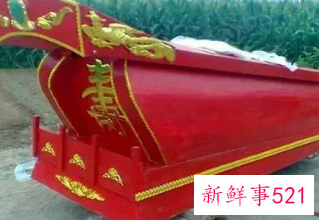 女人梦见红色棺材是什么意思