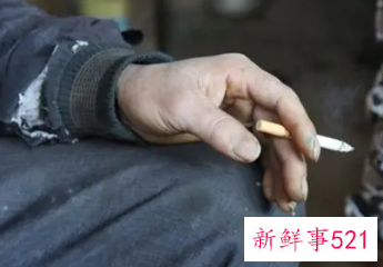 梦见自己穿的衣服破烂