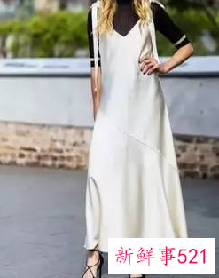 女士吊带长裙怎么搭配