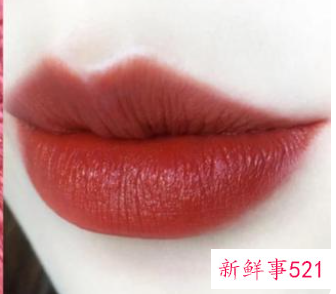 肤色暗的人涂什么口红