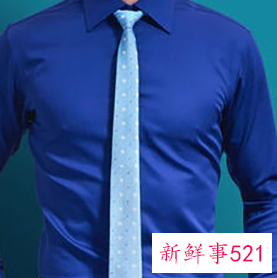 深蓝色衬衫配什么领带