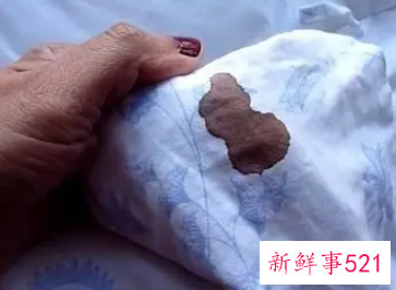 衣服上有污渍怎么清洗最有效