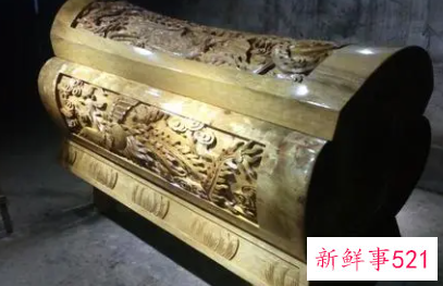 梦见自己背棺材