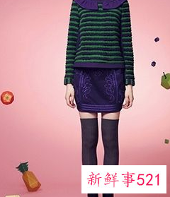 紫红色长裙配什么颜色长外套