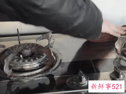 怎样洗煤气灶台上面的油才干净