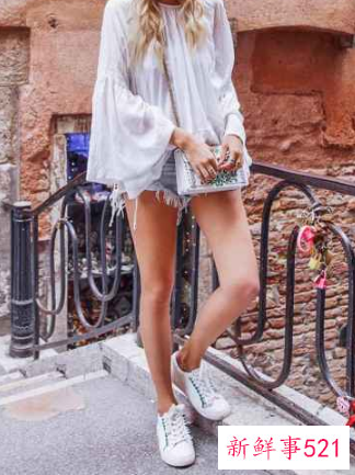 牛仔短裤配什么鞋图片