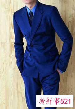 深蓝色衬衫配什么领带