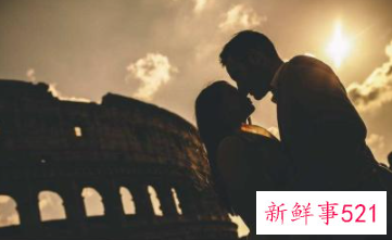 男人想抱一个女人说明