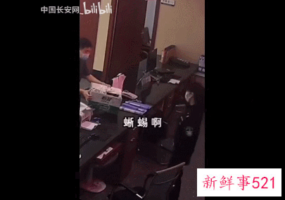 小伙派出所交枪反倒吓坏民警