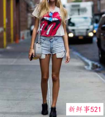 牛仔短裤配什么鞋图片