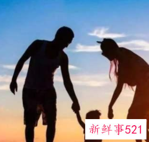 小孩喜欢看手机应该怎么教育