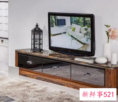 电视机旁边放什么摆件合适