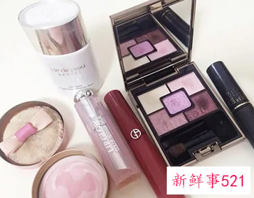 服务员化妆上班正常吗