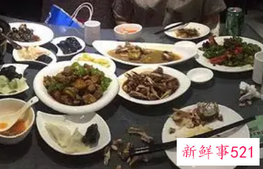 梦到几个朋友一起吃饭