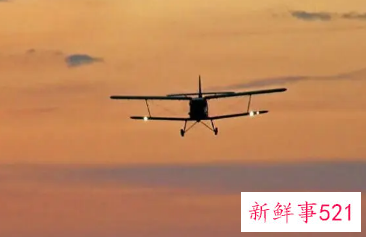 梦见飞机在我附近坠落