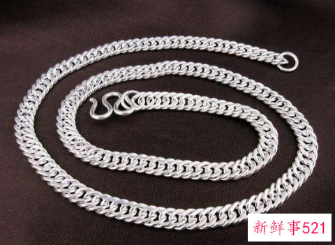 男士戴什么款式的项链好看