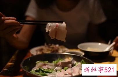 梦见熟悉人一起吃饭