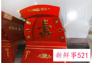 女人梦见红色棺材是什么意思