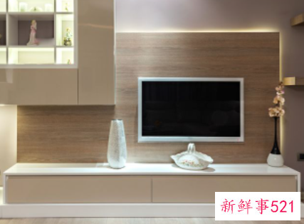 电视机旁边放什么摆件合适