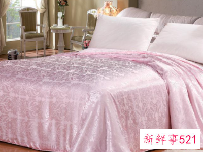 冬天适合盖蚕丝被子吗