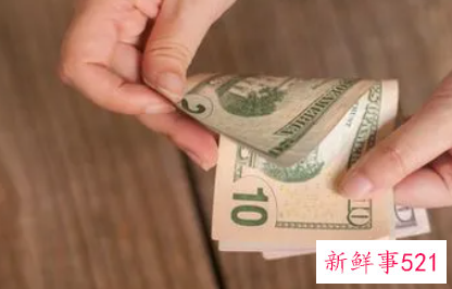 梦见老板娘给我发工资