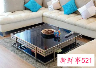 客厅茶几的摆放