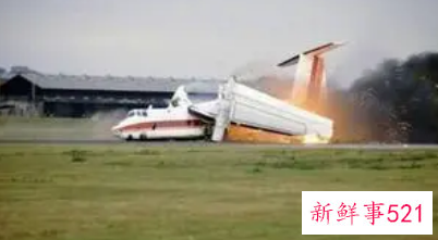 梦见飞机在我附近坠落