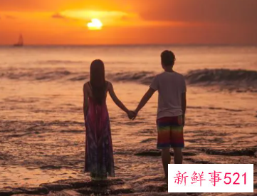 梦见暗恋的人和别人在一起是什么意思