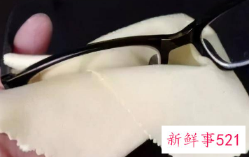 近视眼镜怎样清洗才能保护镜片