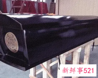 梦见自己背棺材